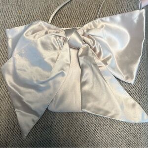 Elegant Cream Bow Clutch